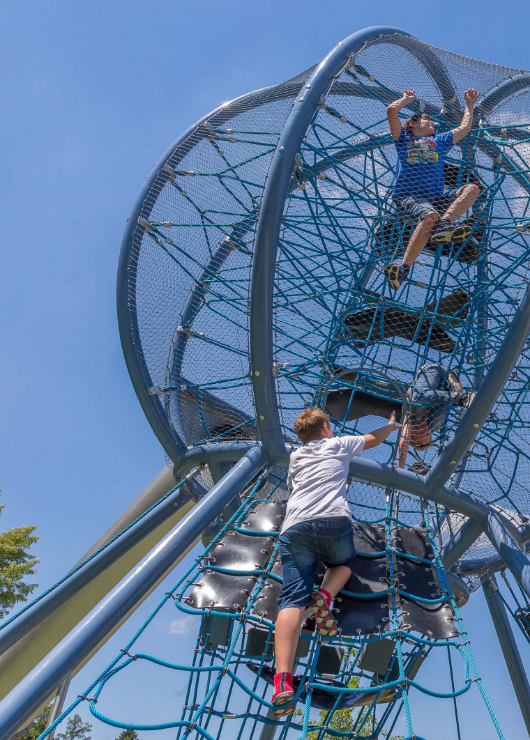 户外儿童河北游乐设施采用哪种材质更好？